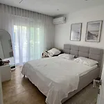 아파트 Golem, Triple E 골렘