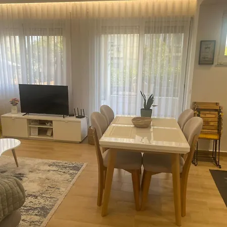 Apartamento Golem, Triple E Golem (Tirana)