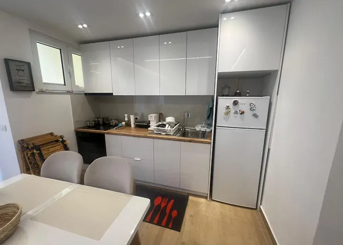 Golem, Triple E * Golem (Tirana)