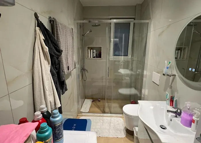 Golem, Triple E Apartment