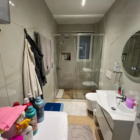 Golem, Triple E Apartamento