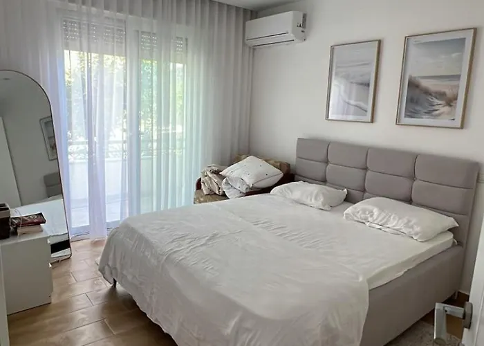 Apartamento Golem, Triple E Golem (Tirana)